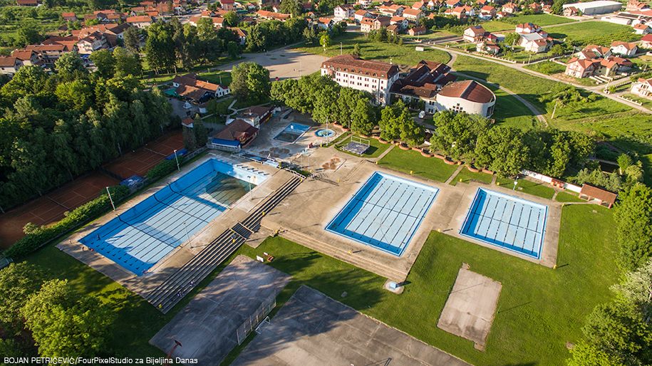 4838947603banja dvorovi bazeni